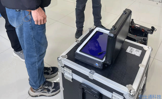 斜拉索爬索机器人